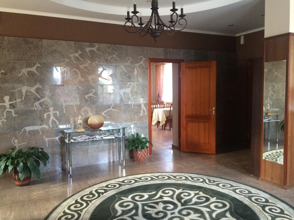 Altyn Adam Hotel Pawlodar Exterior foto
